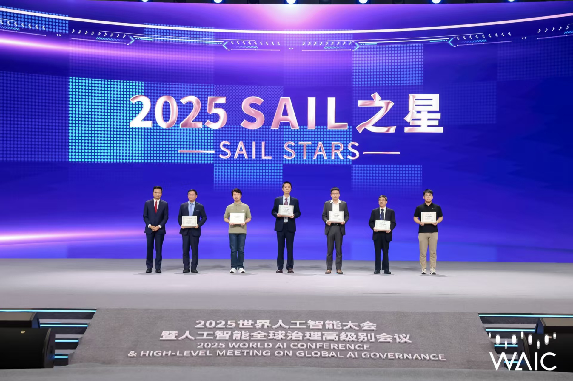 BB贝博艾弗森-博世智能混动热泵全屋气候舒适解决方案首秀AWE2026，以AI定义四季舒适家居新范式